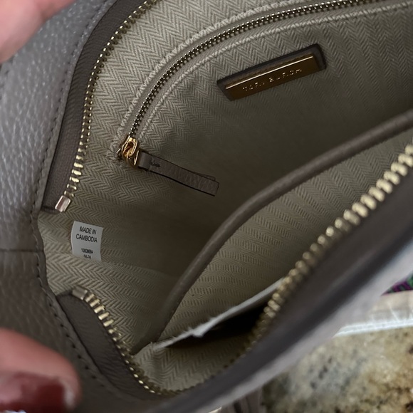 New Tory burch Thea Swingpack crossbody / shoulder bag / 2 straps in gray color - Picture 8 of 14